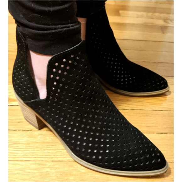 Danese Perforated Ankle Boots Steve Madden shoes - Picture 3 of 8